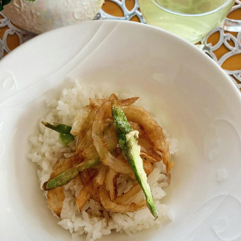 新玉ねぎとアスパラのかき揚げ丼