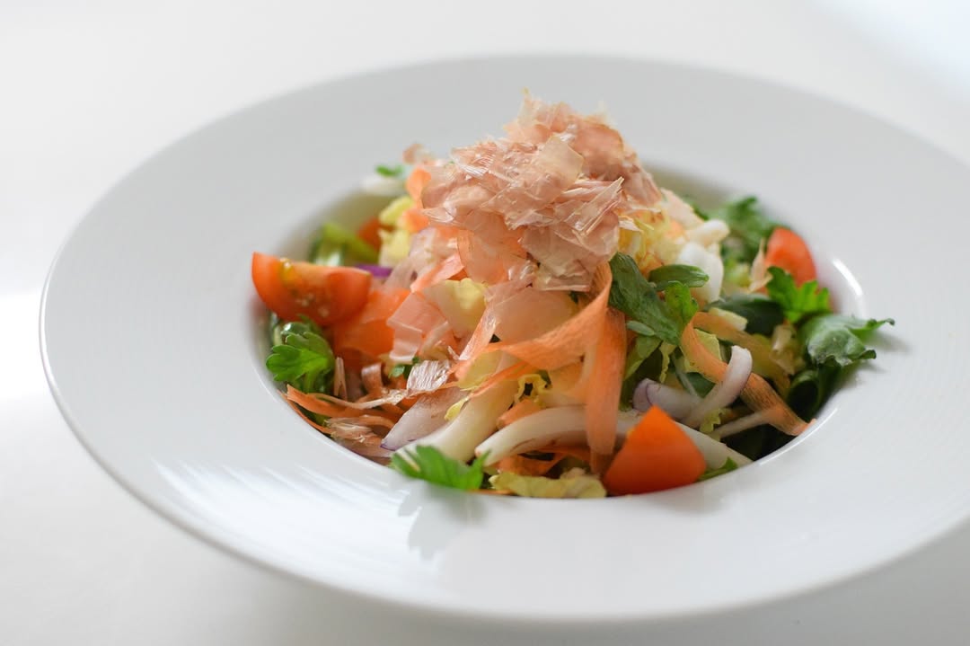 サラダに鰹節で和風サラダ