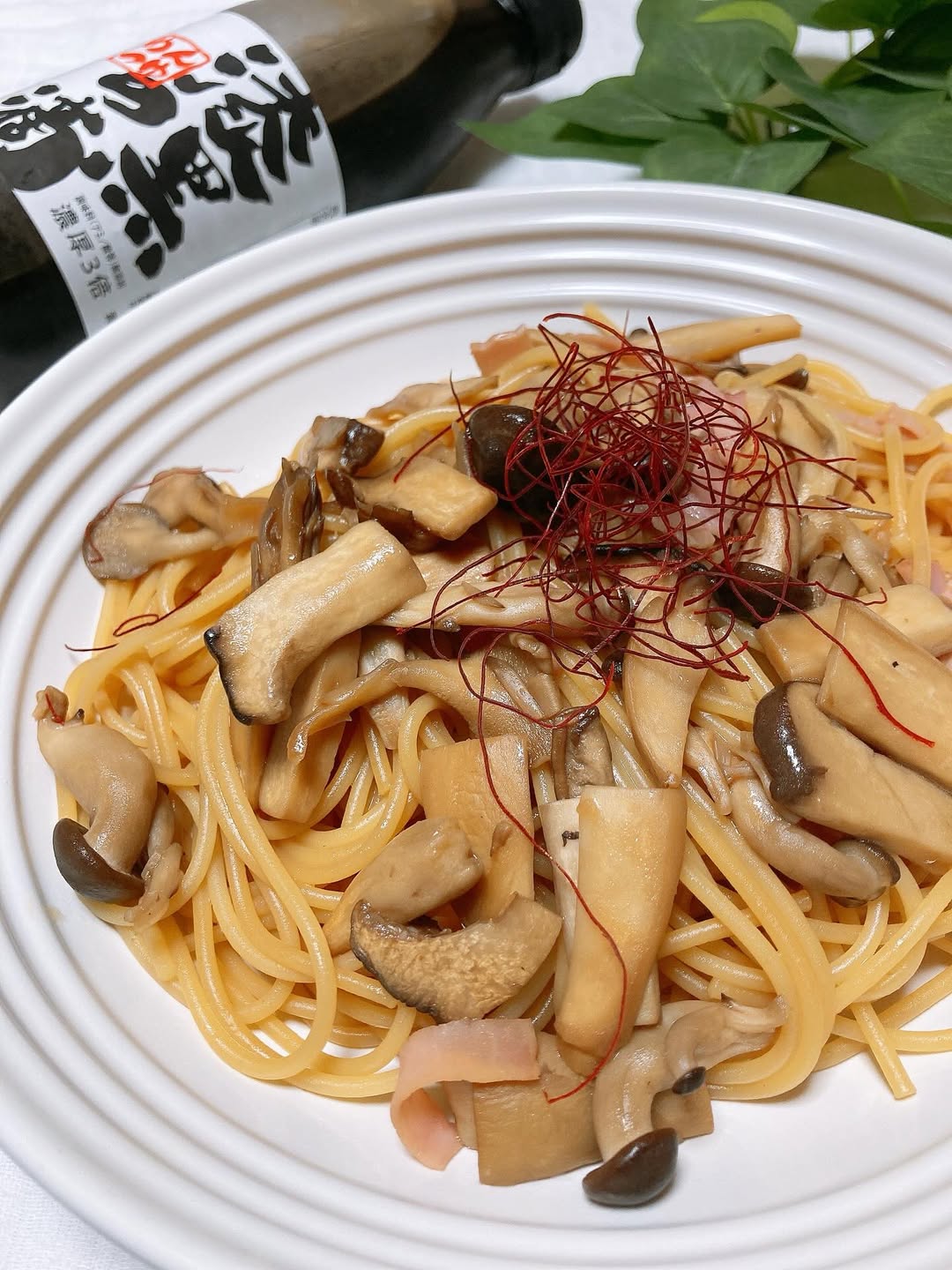 漆黒の滴で作る甘じょっぱいきのこパスタ