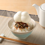 ご飯の上にのせたシマエナガもなか茶漬け（明太子風味）